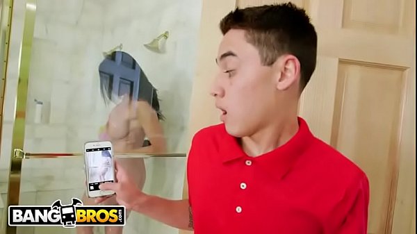 Con trai chụp lén mẹ kế và cái kết sướng cu