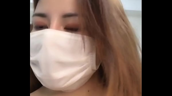 Gái xinh live thủ dâm trả phí kiếm tiền