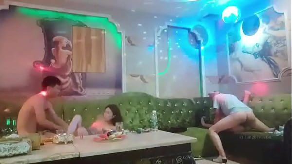 Sex chịch nhau thác loạn trong quán bar