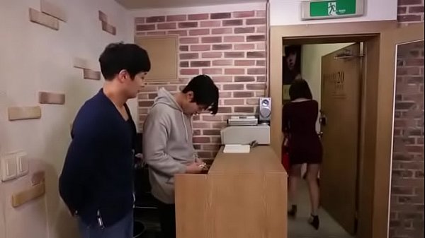 Anh thanh niên cặc bự được quản lý vú to đè ra địt