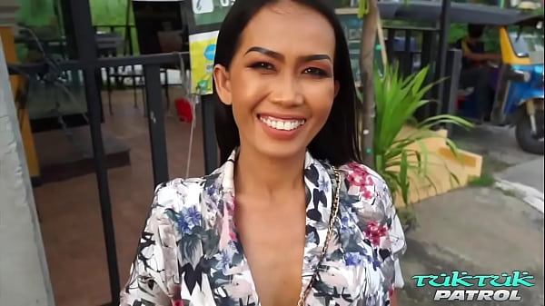 Địt lỗ hậu với em gái mới quen ngoài đường