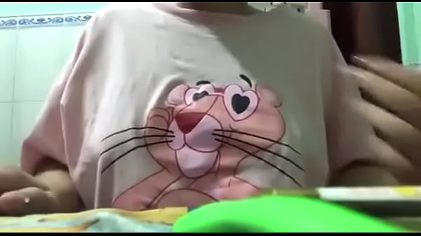 Gái xinh mới lớn show vú to