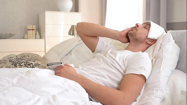 Em bác sĩ dâm dục gạ địt anh bệnh cặc bự