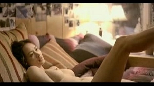 Em gái rủ bạn thân về nhà gạ địt cực phê
