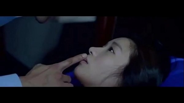 Bị em trai kế đè ra vụng trộm ở văn phòng khi làm chung công ty