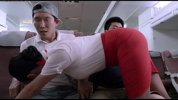 Em tiếp viên gạ tình công khai khách hàng trên máy bay