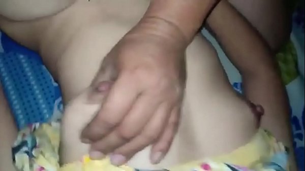 Nửa đêm nứng cặc đè em dâu ra địt lồn mọng nước nhiều lông