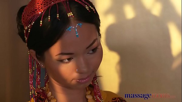 Anh Tây và em masssage người Thái