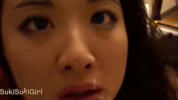 Cum hết vào mặt em