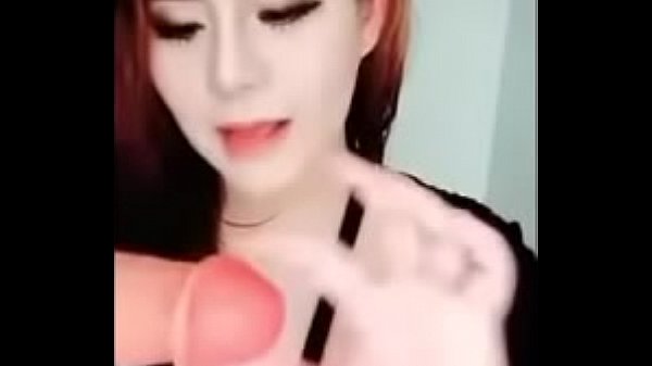 Dạy chị em cách bú cu bằng cu giả