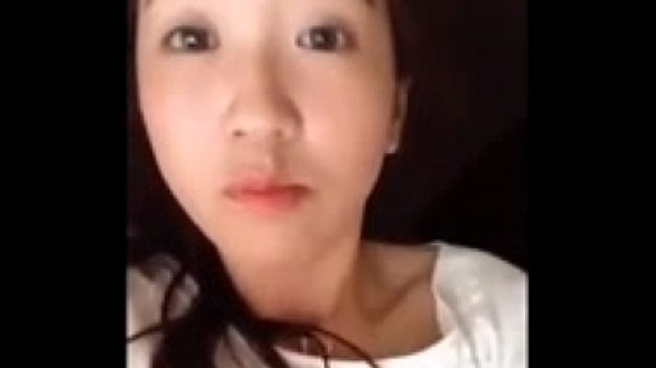 Em gái tập bú cà tím hay cu