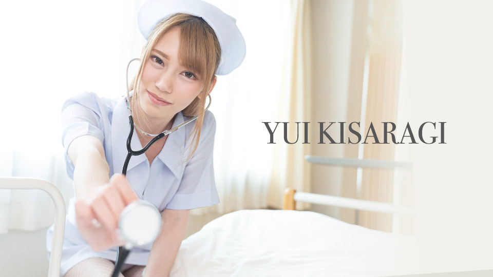 Cô y tá siêng khám cu cho bệnh nhân