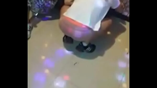 Em tiếp viên PGA bú cu hai anh trai