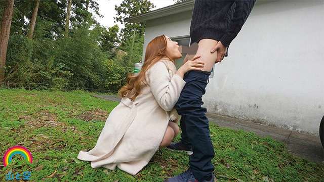 Lén địt chị gái sau nhà