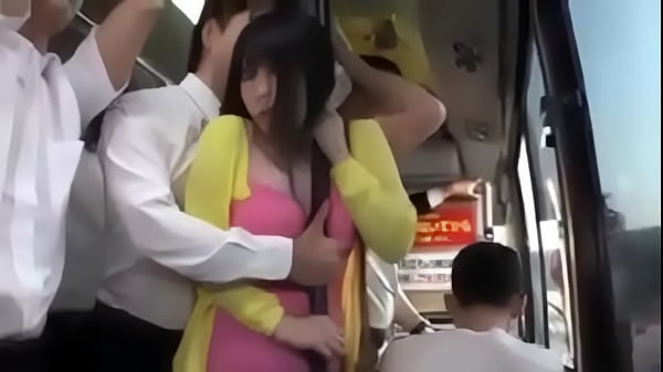 Em gái đi xe bus cũng bị trai chịch