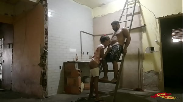 Gái trẻ gạ trai 6 múi địt với mình