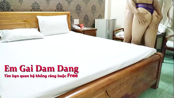 Bạn trai ngây thơ bị bạn gái dâm nữ rủ đi hotel
