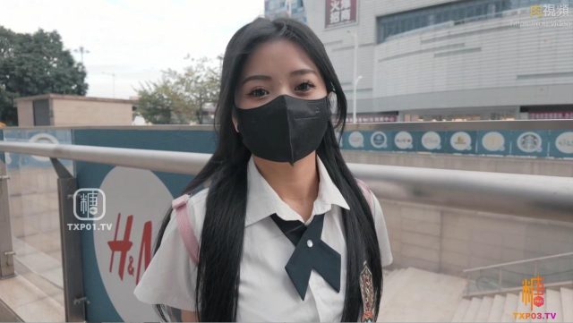 Em nữ sinh vú hồng đòi lên giường với trai