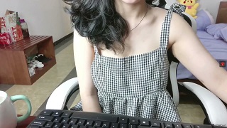 Em gái ngực lép thích khoe hàng cho trai coi
